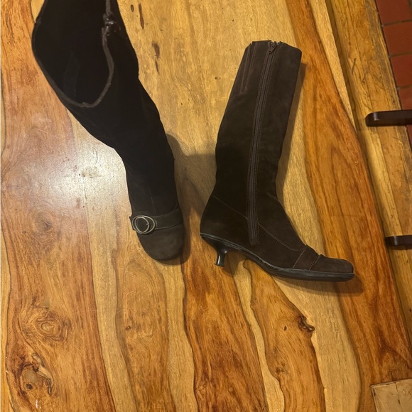 La CANADIENNE chocolate brown kitty Heeled Boots size 9 in like new condition - Picture 2 of 9